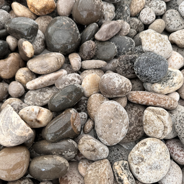 Галька речная трехцветная фр. 40-70 мм