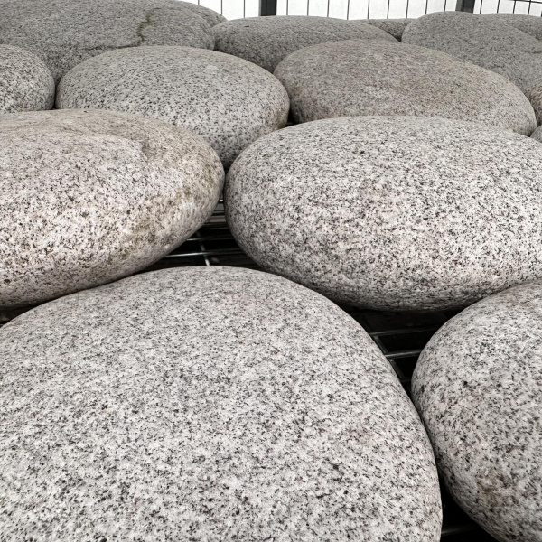 Галька речная плоская белая фр. 150-300 мм