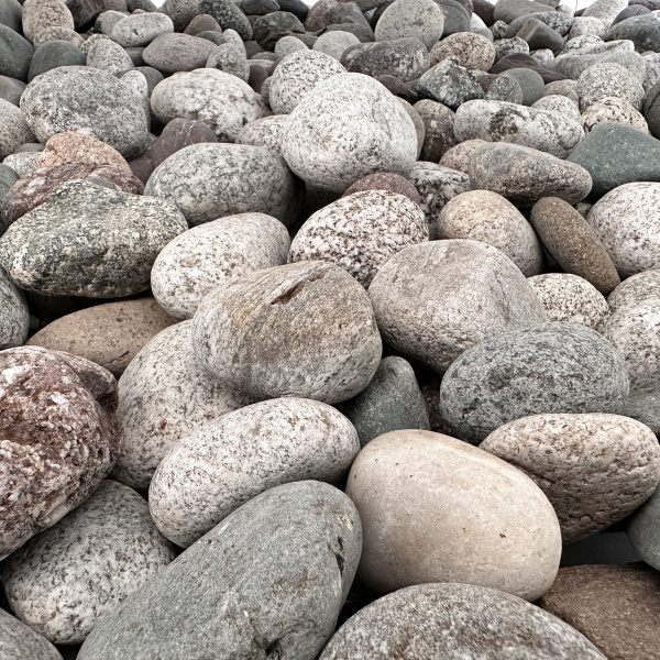 Галька речная разноцветная фр. 40-70 мм